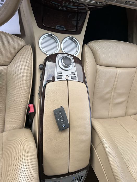 BMW 745D V8 4.400 cmc 330 cp