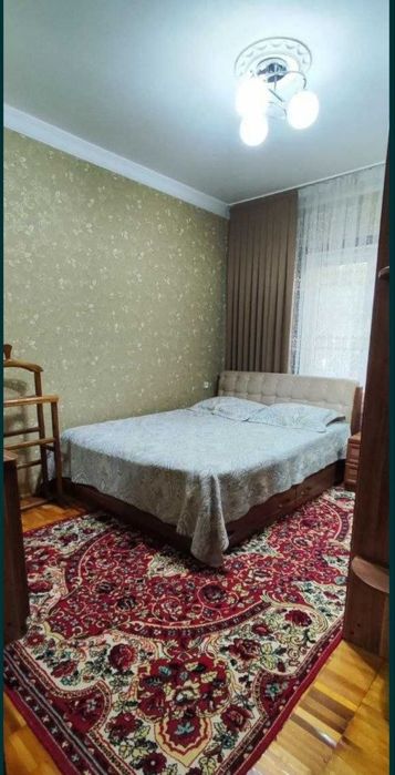 Продаётся 5 комн. Первый этаж. Юнусабад-9 квл