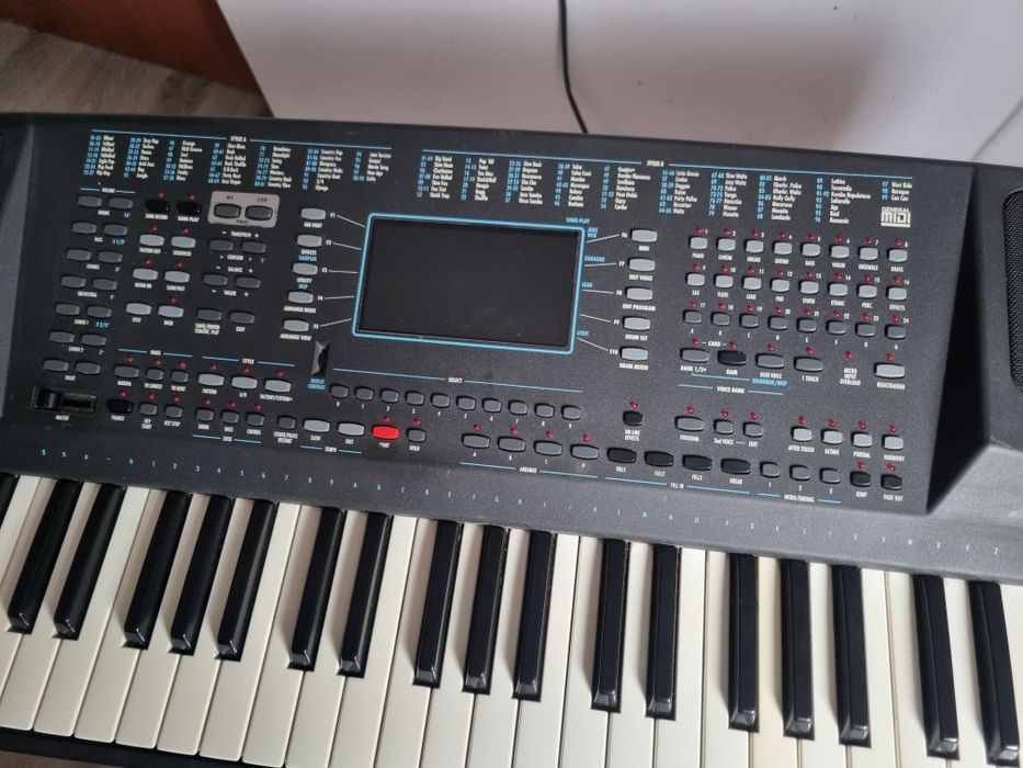 Vând orga  Ketron X1 ca noua