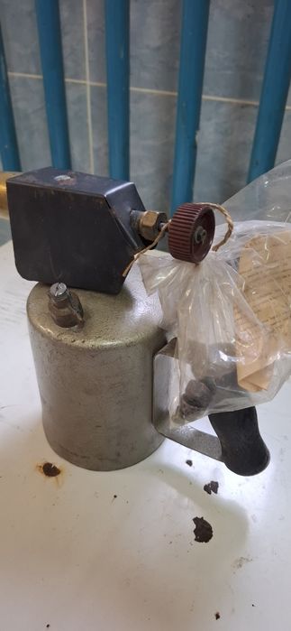 De vanzare trusa scule , pompa de benzina,nicovala de cizmarie