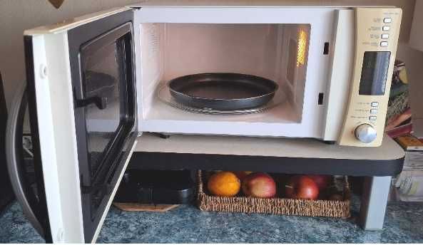 Cuptor microunde Candy CMG 2393 DW utilizat