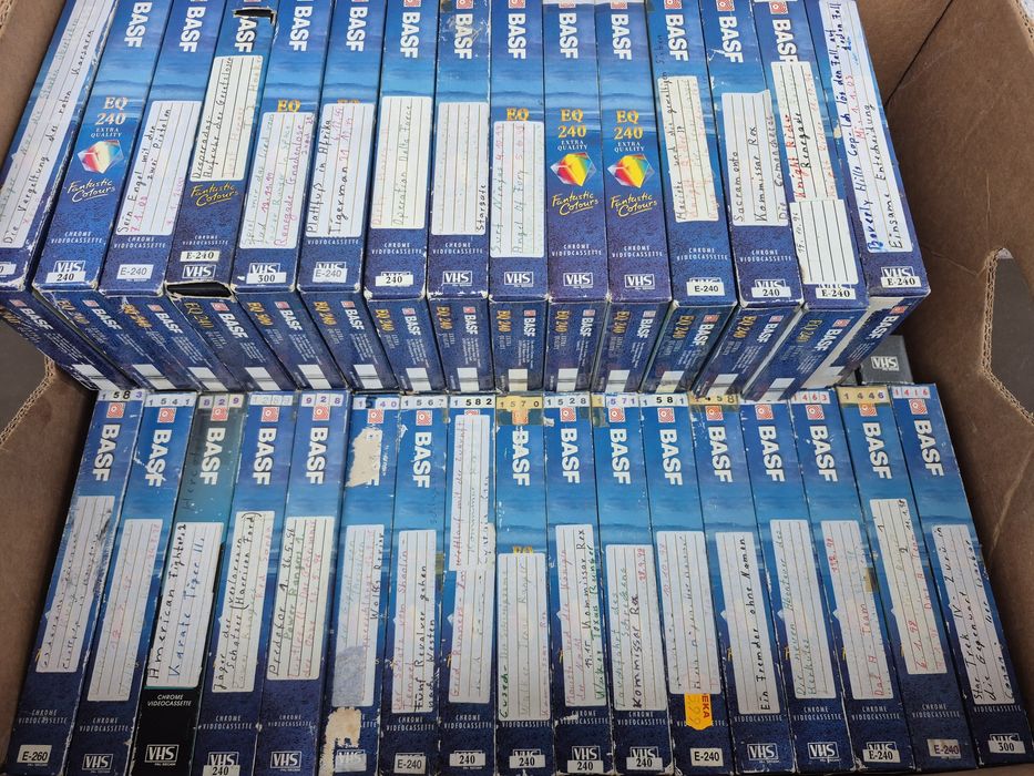 Vând 40 casete video Basf VHS originale de 240 minute colectie filme acțiune,drama,Comedie, Triler, dragoste,western...etc.