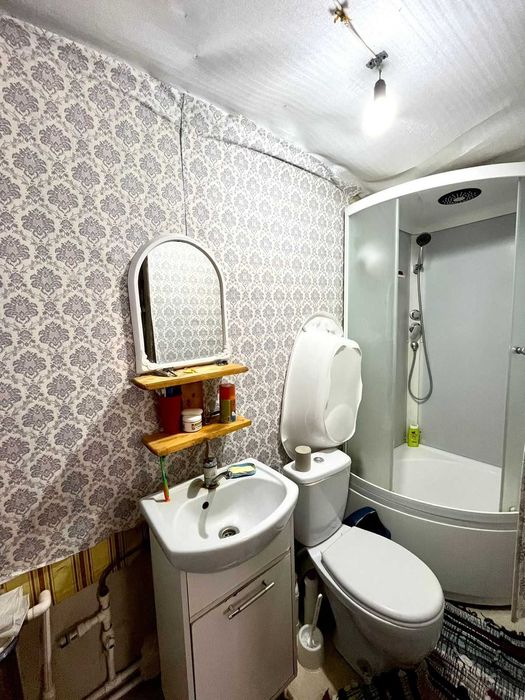 Продаётся частный дом в районе рынка .