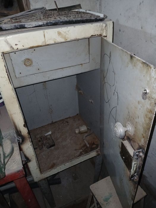 Верстак Слесарный. В комплекте Движок, Сейф и Тиски