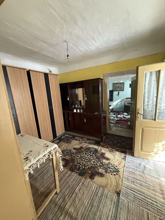 Vand casa din caramida cu 4 camere si garaj / Teren 900mp