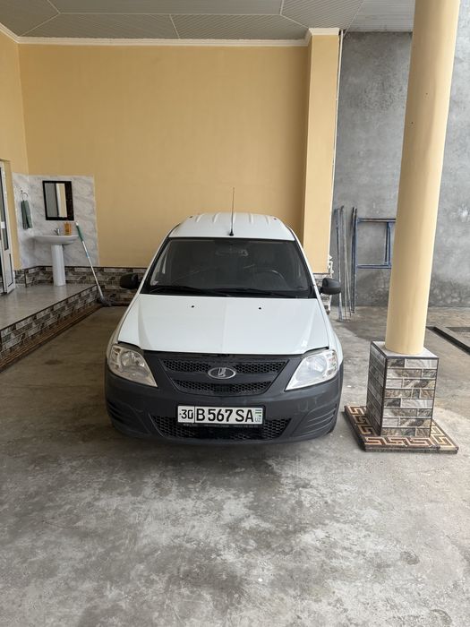 Lada Largus 2014 год выпуска