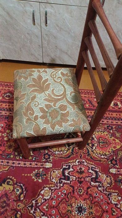 Продается Стол и 4 стула