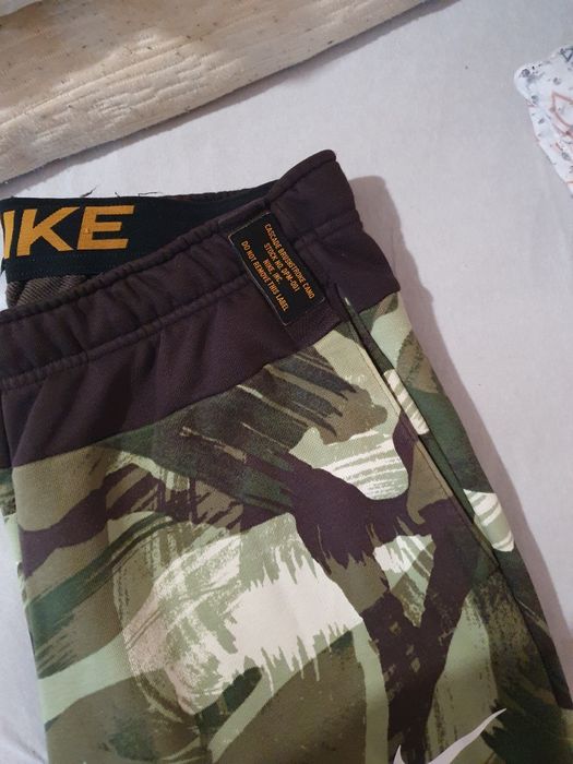 Долнище на Nike уникален модел