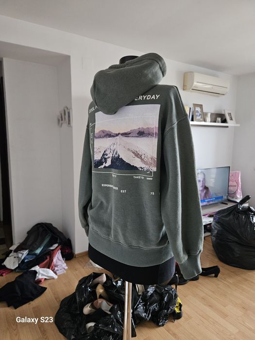 Geaca Zara 10 ani .50 lei .Hanorac Zara 10 ani 30 lei