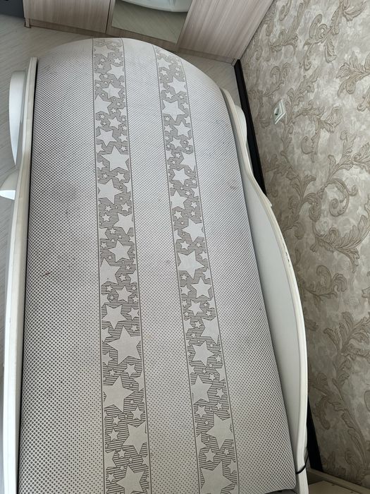 Детский кроват с свителником