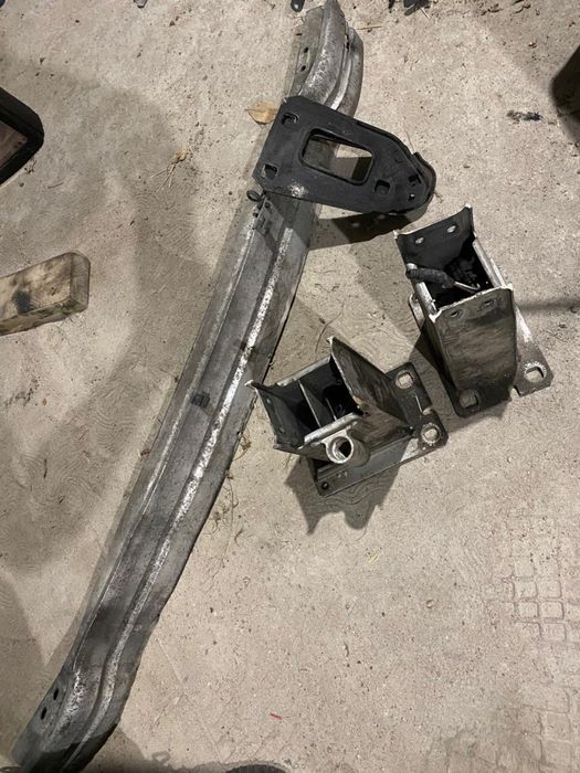 Audi a4 b8 усилитель бампера пластик телевизора