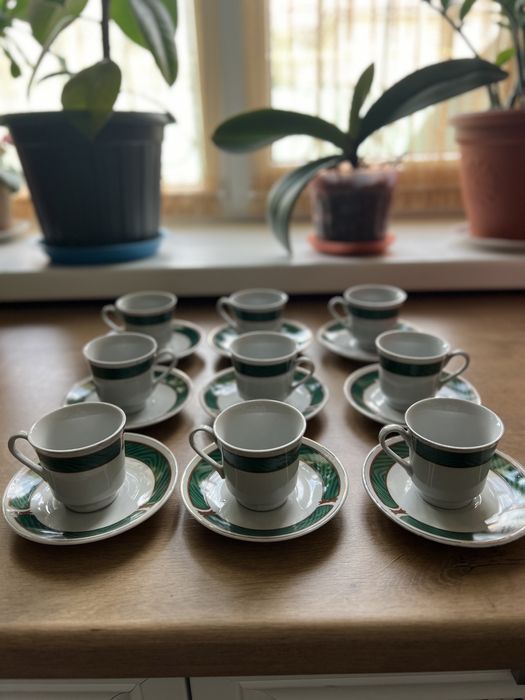 Чашки с блюдцами