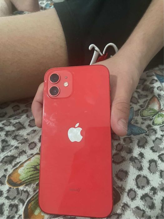 Vand iphone 12 simplu