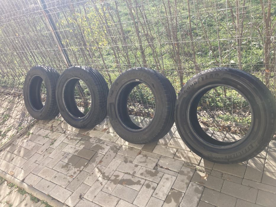 Vand cauciucuri vara rulate 960 km GoodYear  205/60R16 92V  de viteza