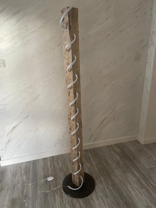 Ръчно изработена лампа от естествено дърво и лед светлини