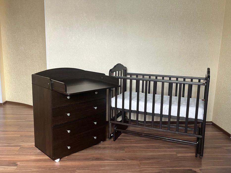 Кроватка + комод