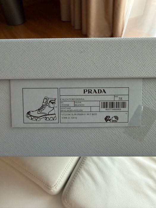 Ghete Prada in stare foarte buna, marinea 38