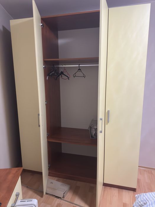 Спалня и гардероб подарък диван