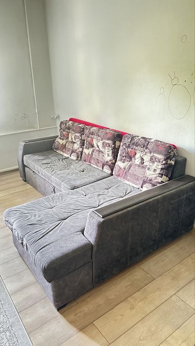 Продаю Угловой диван с ящиком и кресло