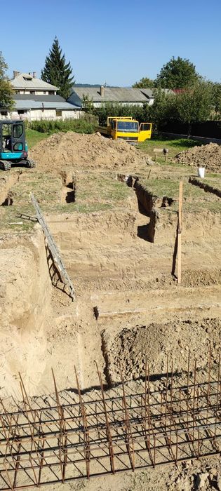 Execut lucrari de demolari case  fundatii de gard anexe grajduri