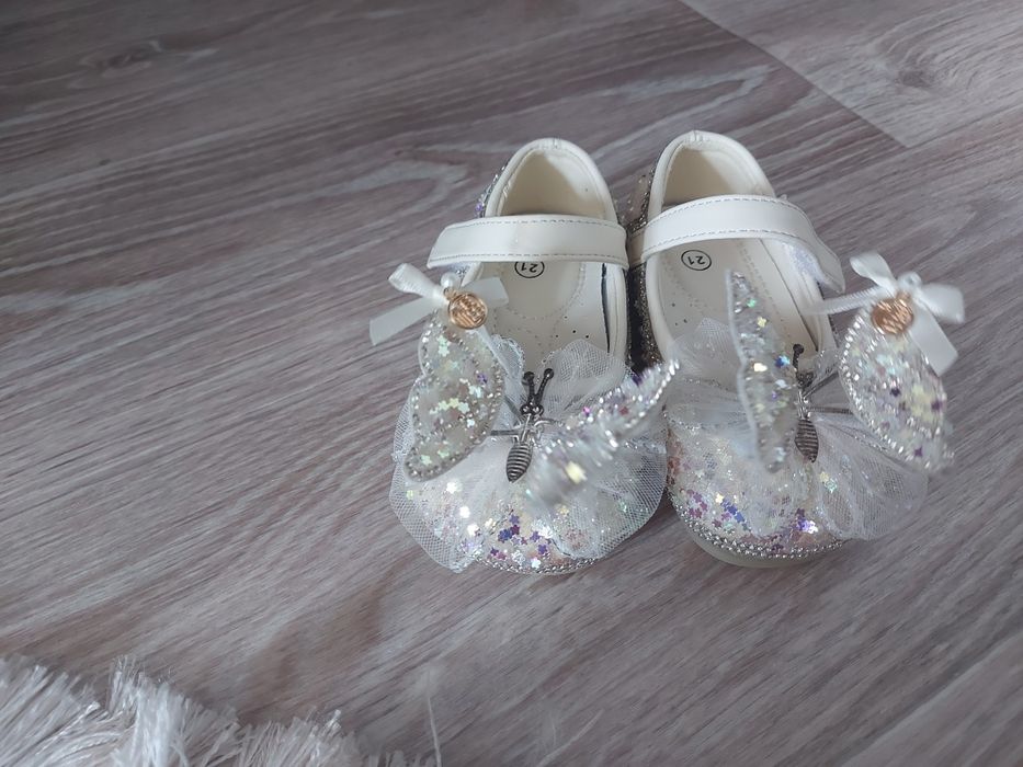 Продам детскую обувь /туфли/