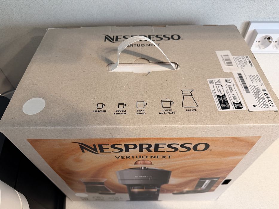 Кафе машина Nespresso Vertuo Next в гаранция + подарък