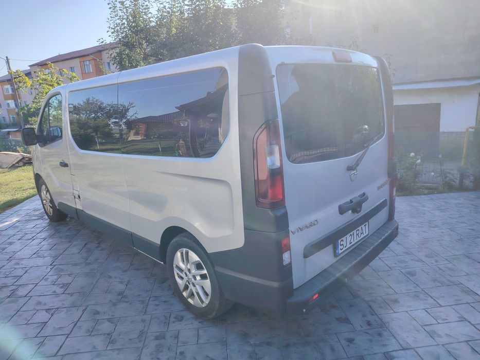 Opel Vivaro 8+1 locuri