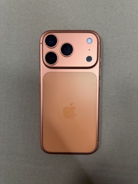 iPhone 17 Pro, 256Gb, Cosmic Orange (e-Sim)