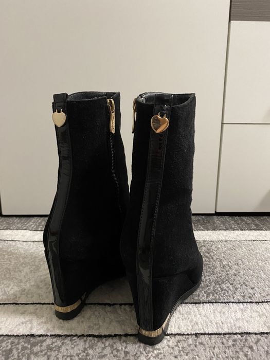 Продам замшевые натуральные ботильоны