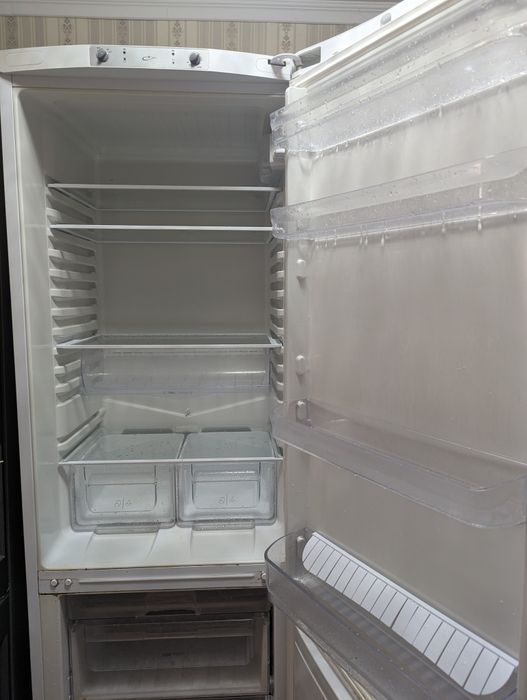 Продам холодильник Аристон б/у  ariston