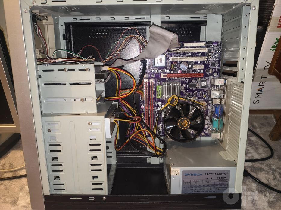 Продаётся полный комплект ПК (системный блок+LCD-монитор+все кабели)