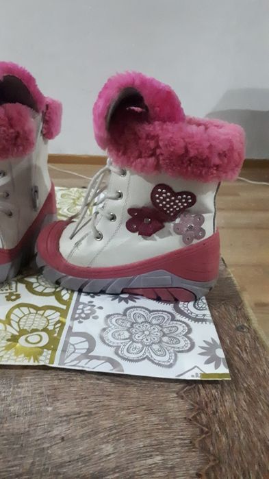 продам  ботинки на девочку