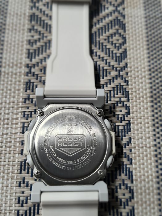 Ofertă Ceas Casio G-shock GA-2300-7AER!