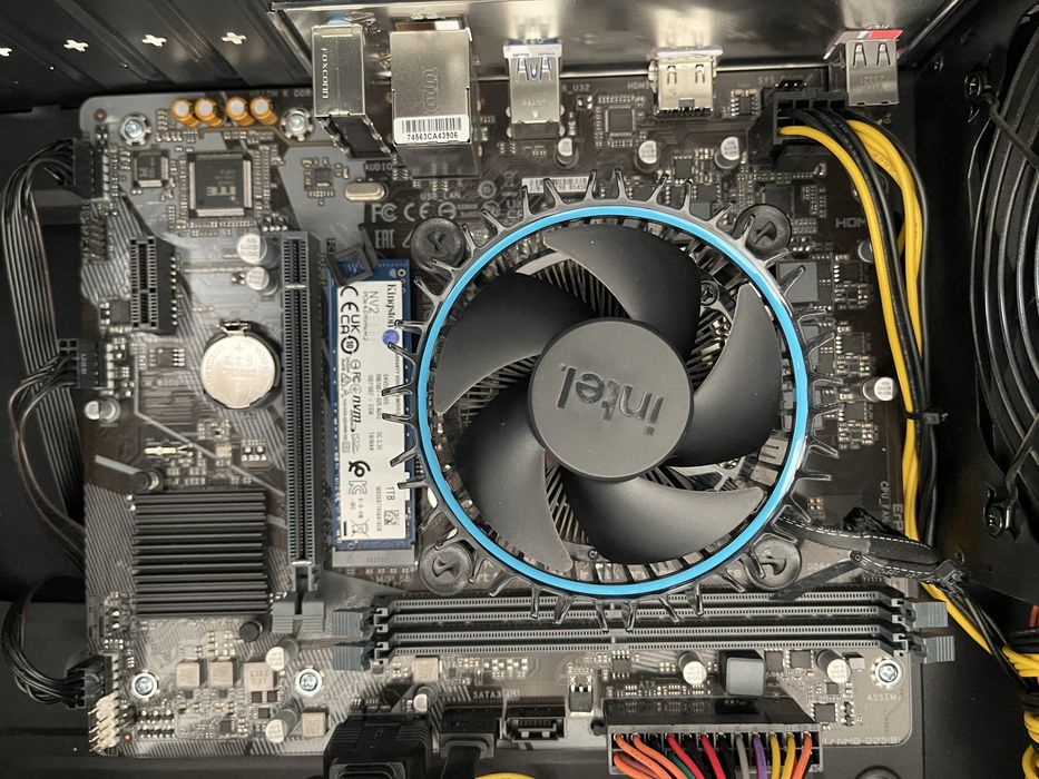 PC i3 gen 12 - 8 GB RAM - 1 TB SSD - 1 TB HDD