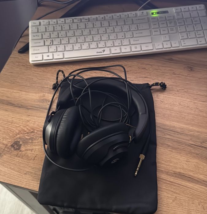 Наушники Adam H200