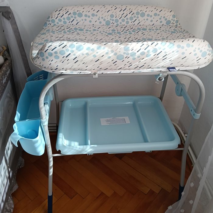 Masă de schimbat și făcut duș pentru bebe