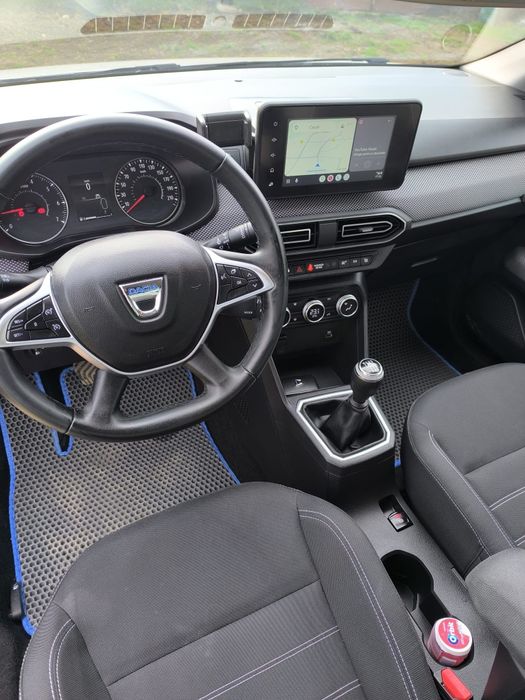 DACIA Logan III: mașina arată în stare perfectă. Mașină a rulat în principal pe autostradă.