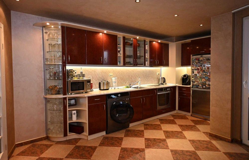 Четиристаен апартамент в гр. Перник център - с ремонт и обзавеждане