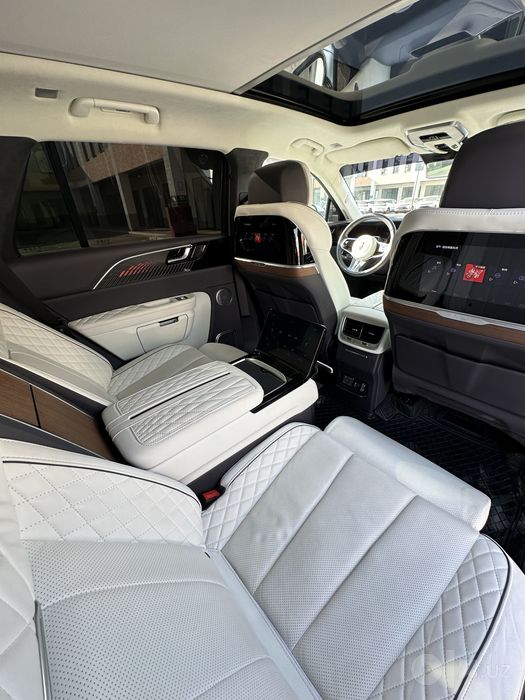 Hongqi E-HS9 electro SUV - AWD