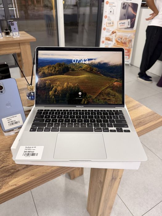 MacBook Air M1•256GB•100%