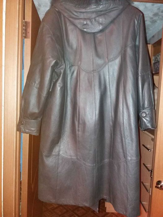 кожаное пальто-плащ,
