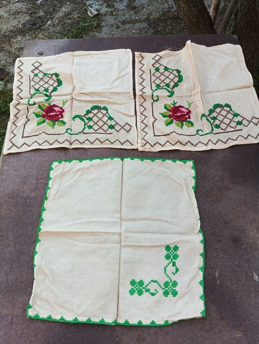 Стари ръчно бродирани кърпички