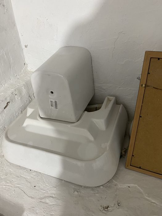 Унитазы и  раковины  разные