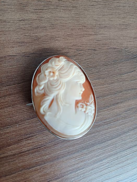 Сребърни Брошки Камея