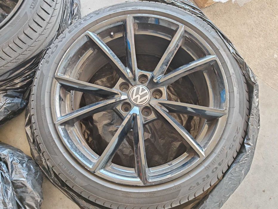 Джанти 19" 8,5J19 5x112 с нови гуми Pirelli Powergy 235/40R19 VW, AUDI