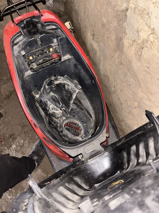 Продавам ХОНДА ДИО АФ 27 И ЧАСТИ ОТ АФ 18.