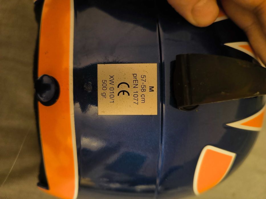 Детска ски каска Uvex размер 57-58 см.