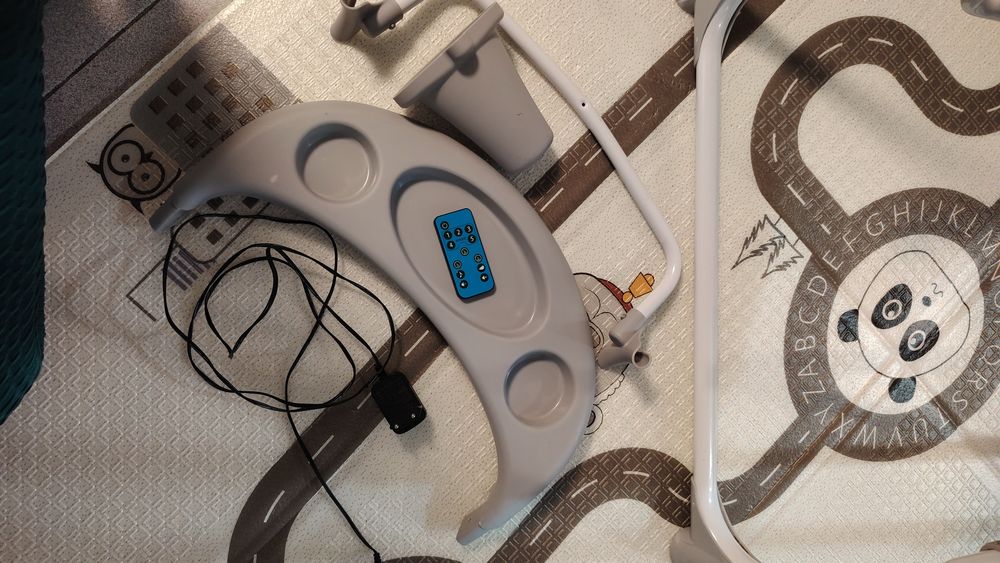 Бебешка люлка, стол за хранене