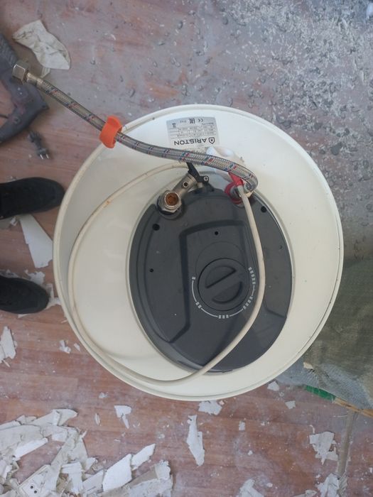 Продам водонагреватель б/у на 75 литров