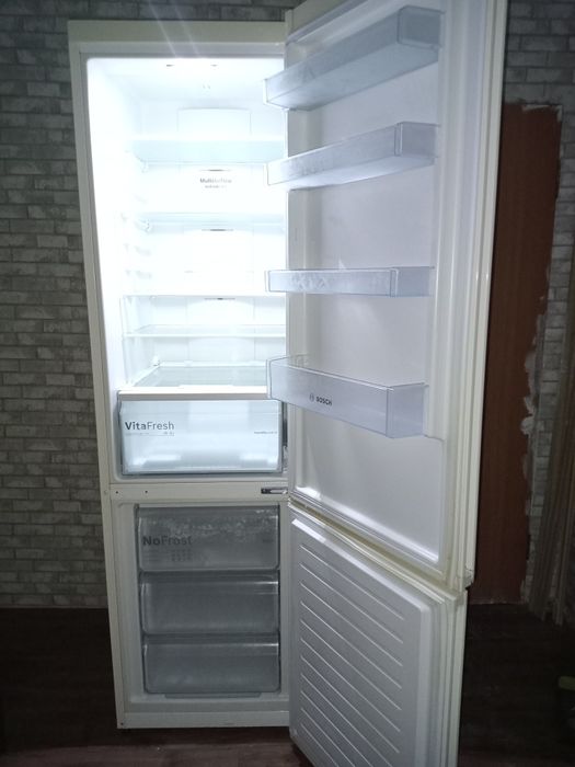 Холодильник BOSCH в хорошем состоянии